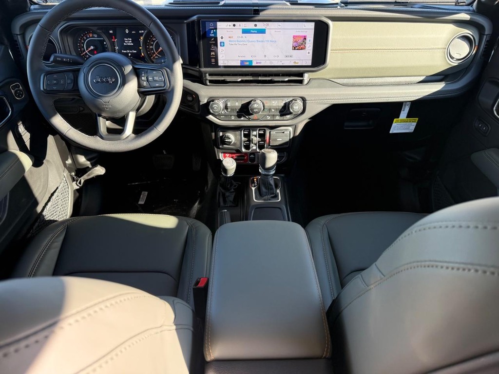 Jeep Gladiator Vehicle Full-screen Gallery Image 10