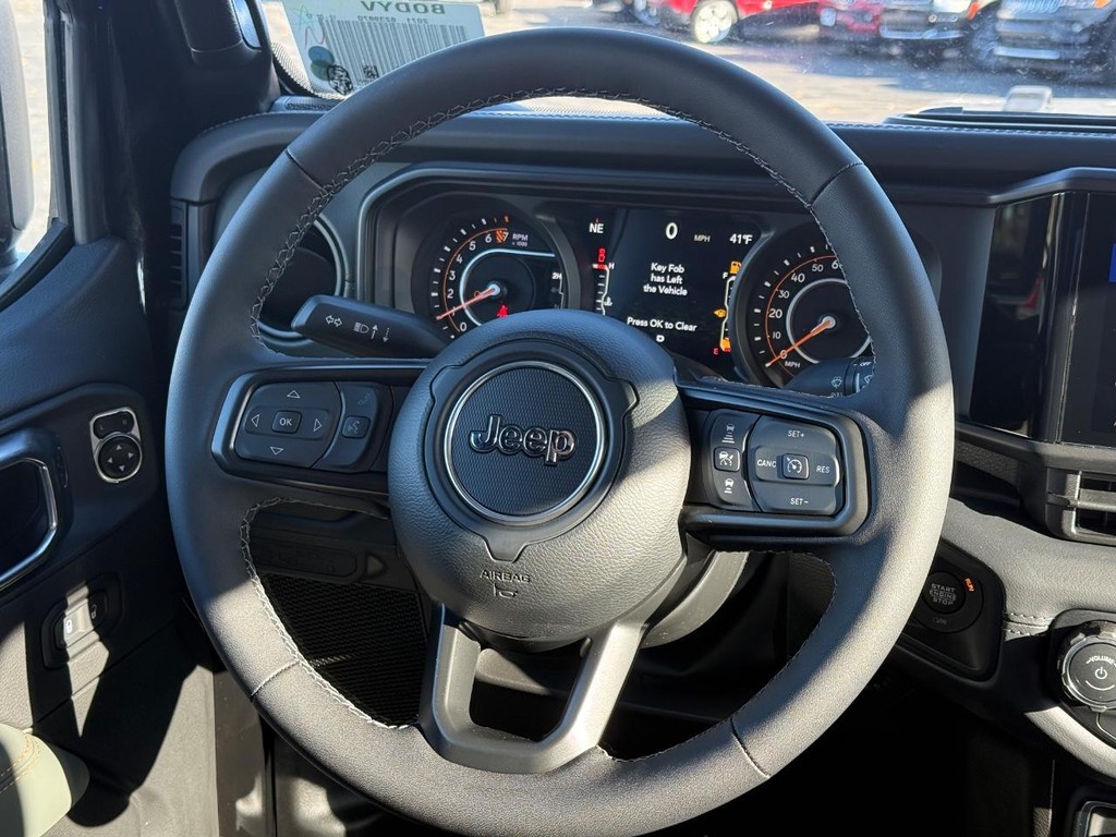 Jeep Gladiator Vehicle Full-screen Gallery Image 11