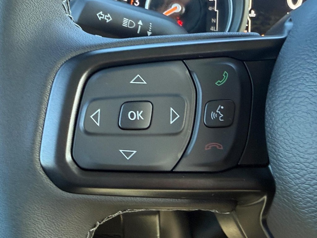 Jeep Gladiator Vehicle Full-screen Gallery Image 12