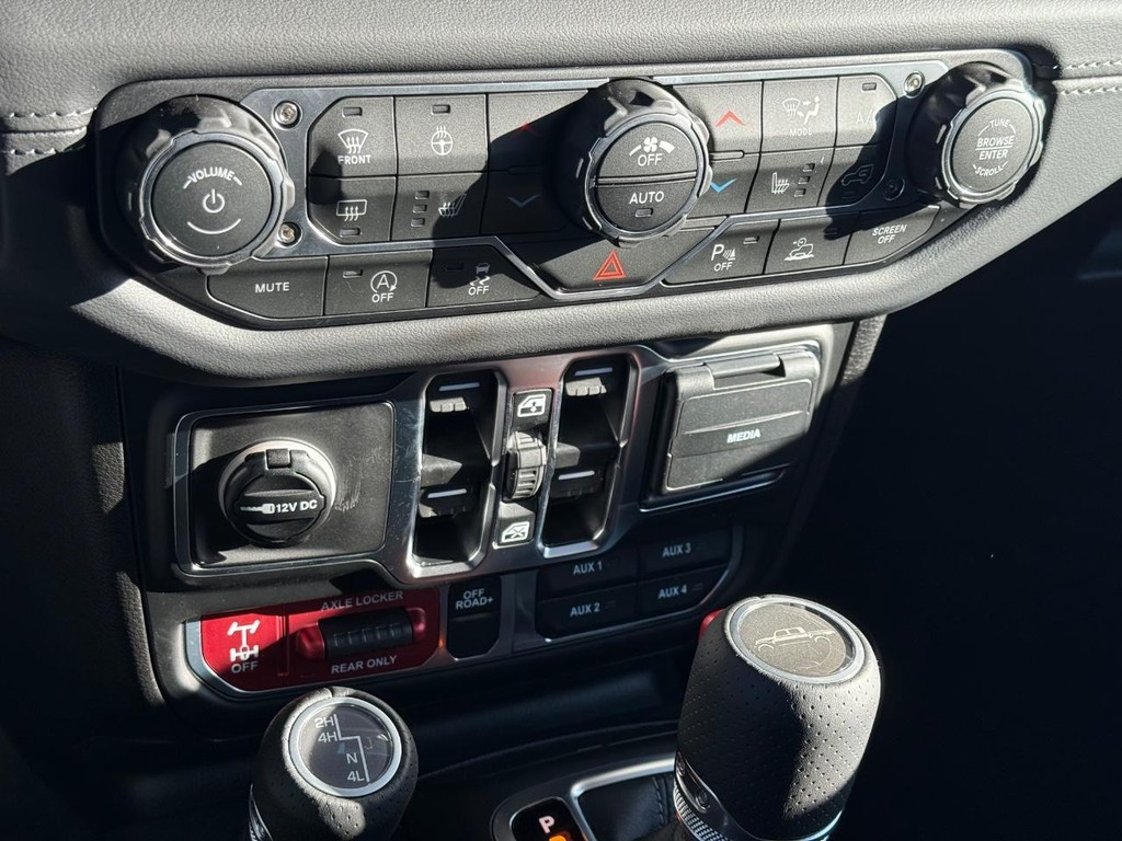 Jeep Gladiator Vehicle Full-screen Gallery Image 18