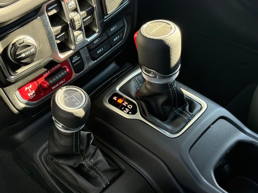 Jeep Gladiator Vehicle Full-screen Gallery Image 19