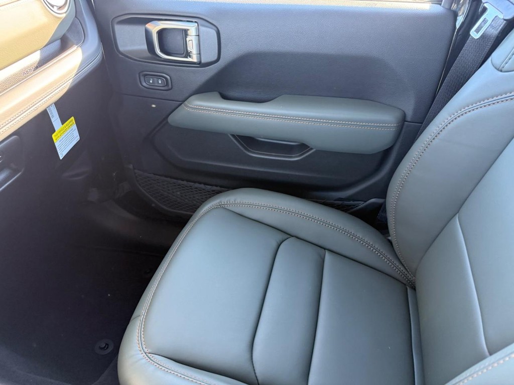 Jeep Gladiator Vehicle Full-screen Gallery Image 20