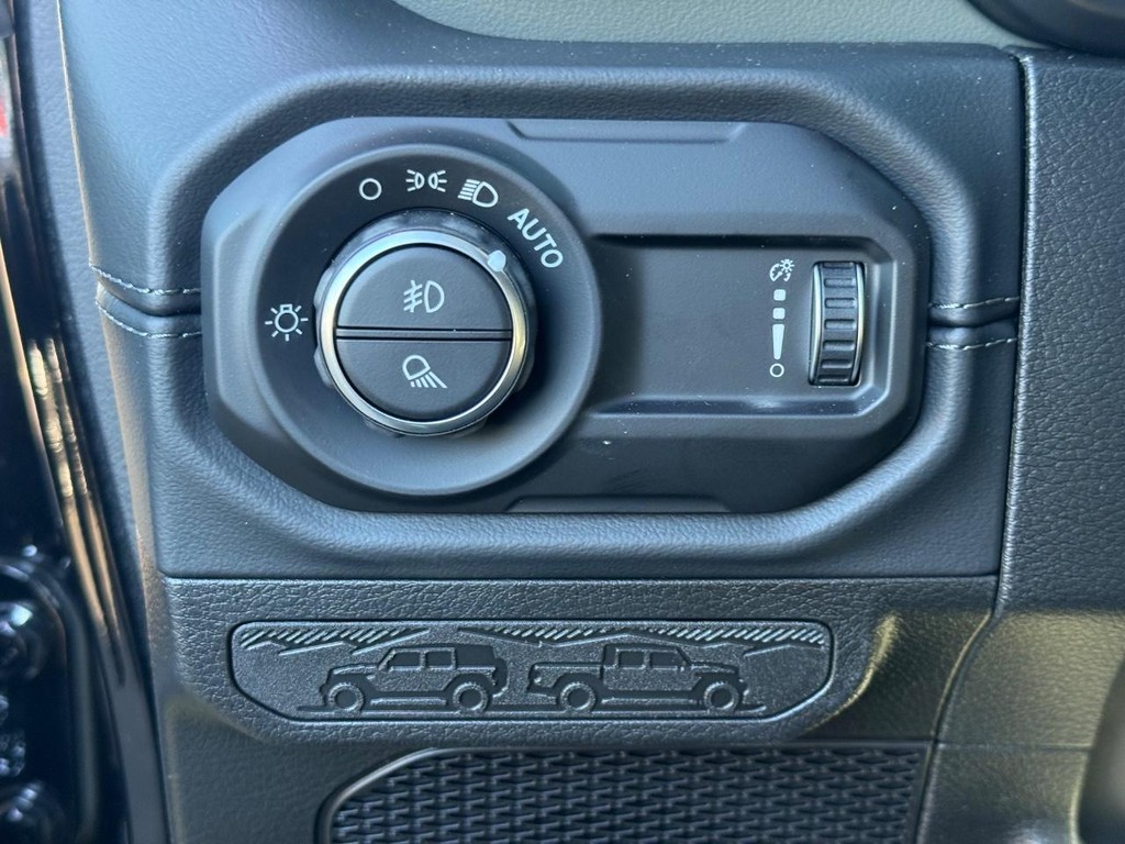 Jeep Gladiator Vehicle Full-screen Gallery Image 21