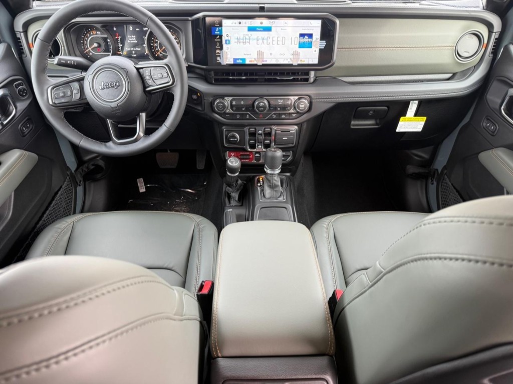 Jeep Gladiator Vehicle Full-screen Gallery Image 08