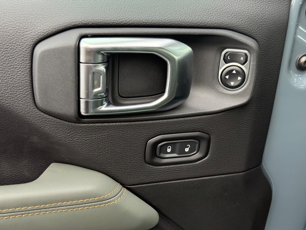 Jeep Gladiator Vehicle Full-screen Gallery Image 19