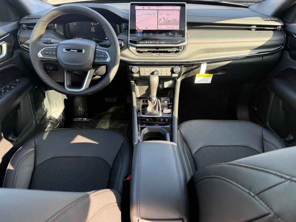 Jeep Compass Vehicle Full-screen Gallery Image 08