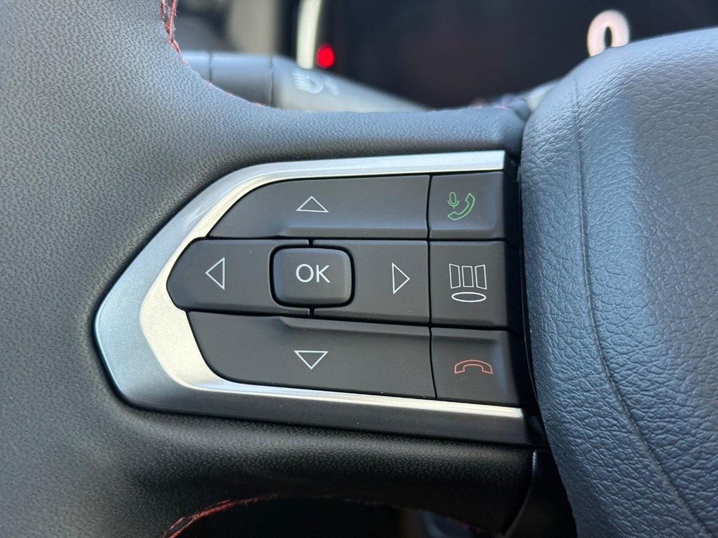 Jeep Compass Vehicle Full-screen Gallery Image 10