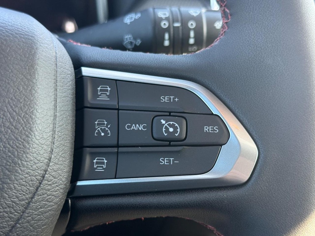 Jeep Compass Vehicle Full-screen Gallery Image 11