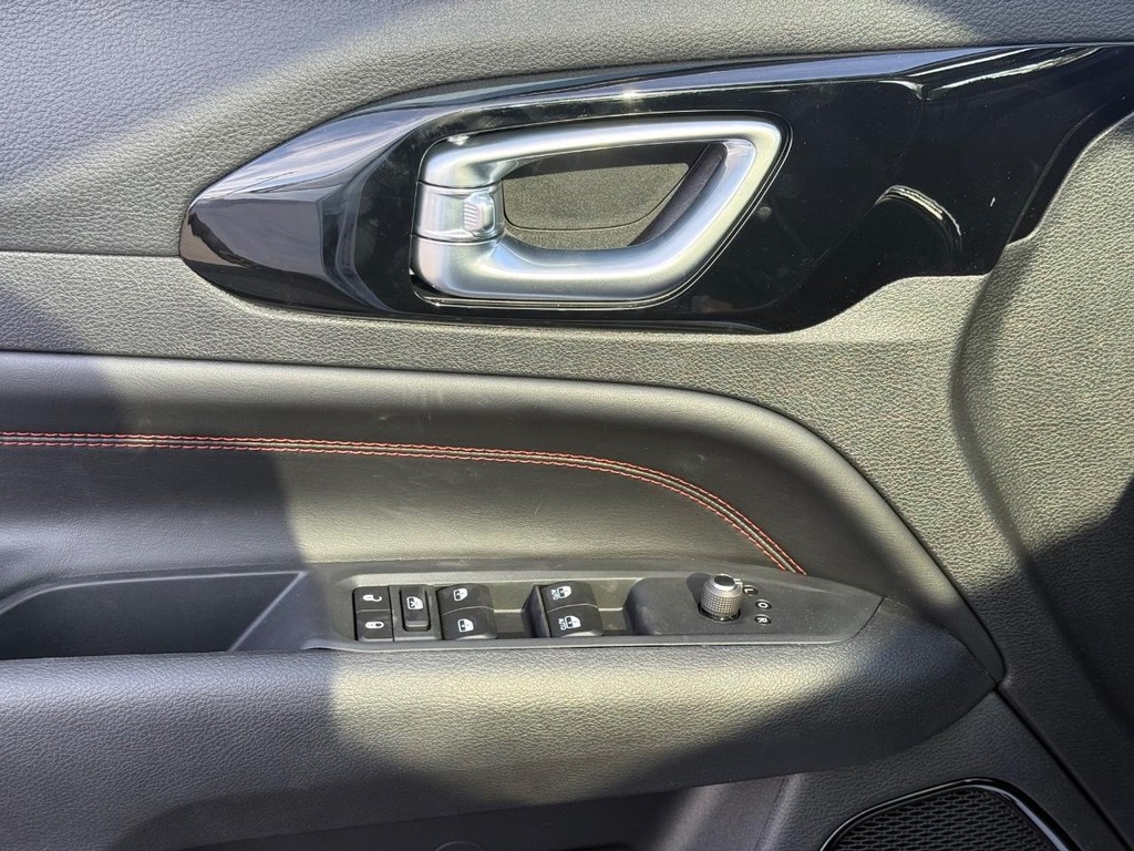 Jeep Compass Vehicle Full-screen Gallery Image 19