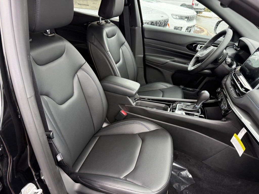 Jeep Compass Vehicle Full-screen Gallery Image 06