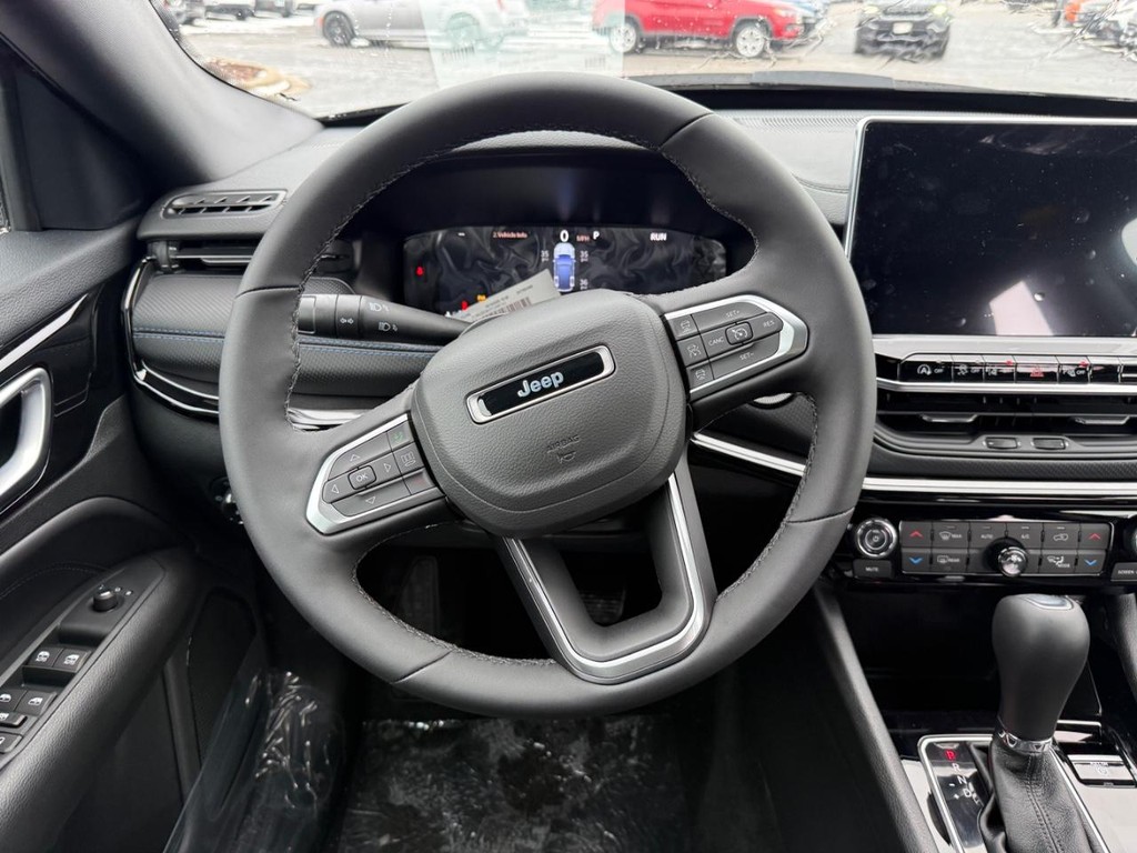 Jeep Compass Vehicle Full-screen Gallery Image 09