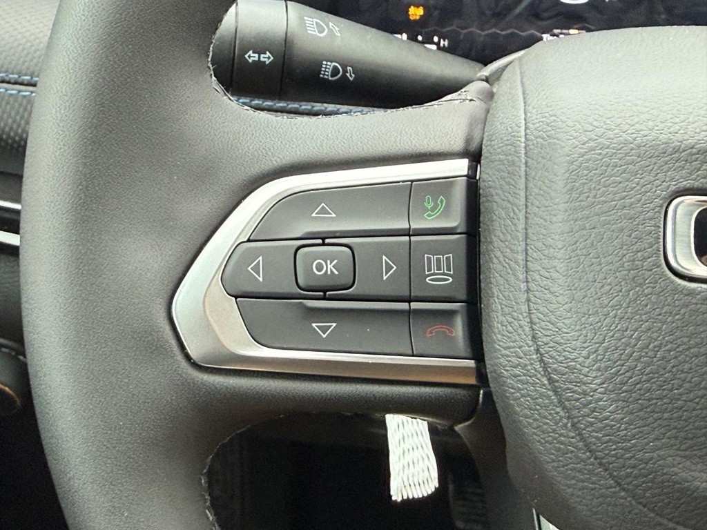 Jeep Compass Vehicle Full-screen Gallery Image 14