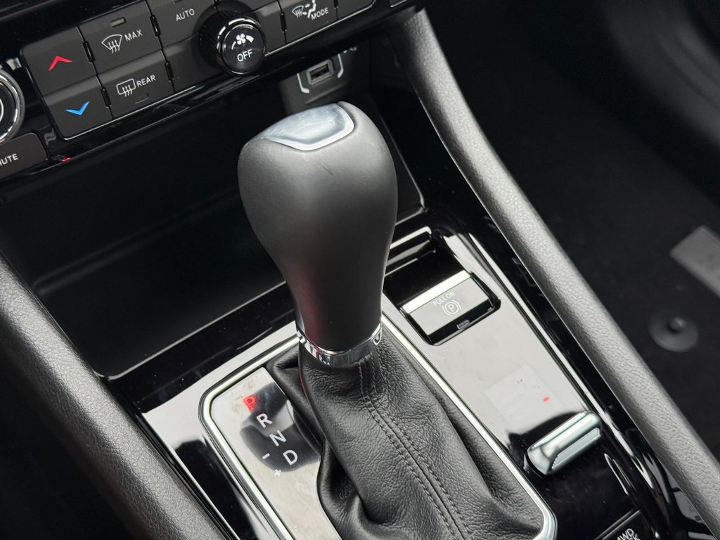 Jeep Compass Vehicle Full-screen Gallery Image 18