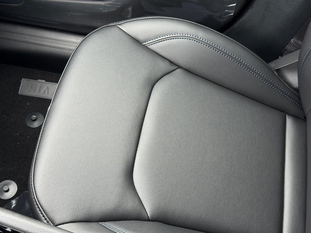 Jeep Compass Vehicle Full-screen Gallery Image 20