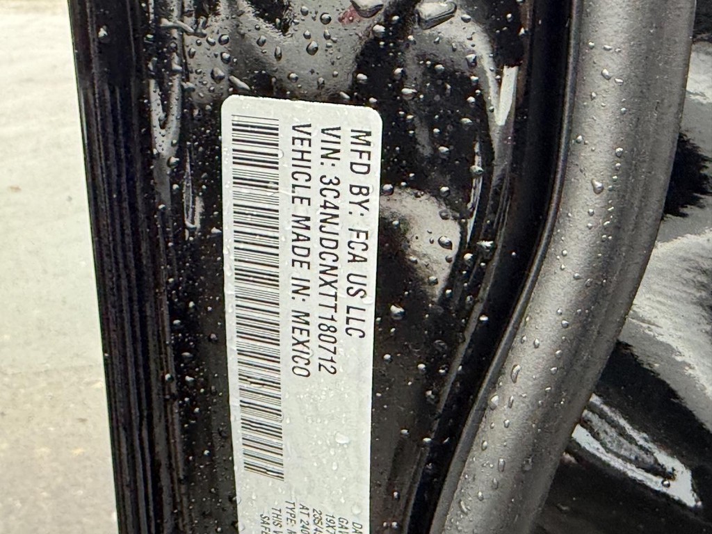 Jeep Compass Vehicle Full-screen Gallery Image 22