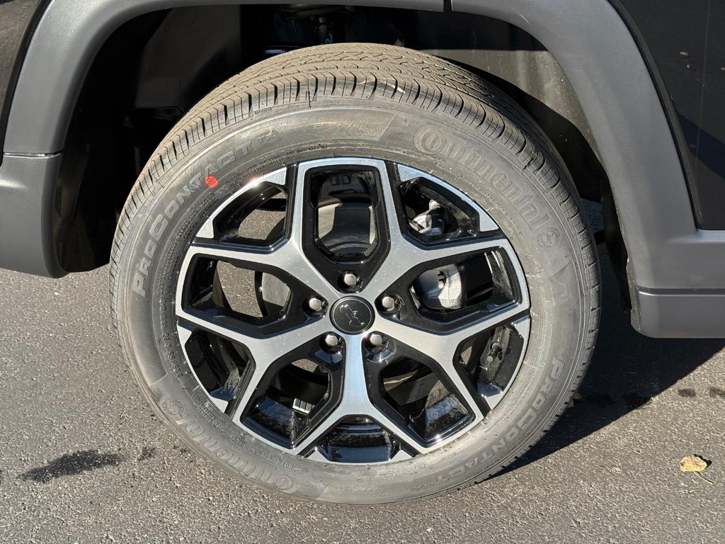 Jeep Compass Vehicle Full-screen Gallery Image 05