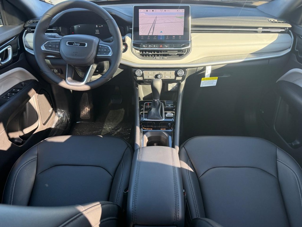 Jeep Compass Vehicle Full-screen Gallery Image 08