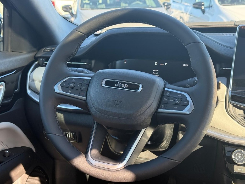 Jeep Compass Vehicle Full-screen Gallery Image 09