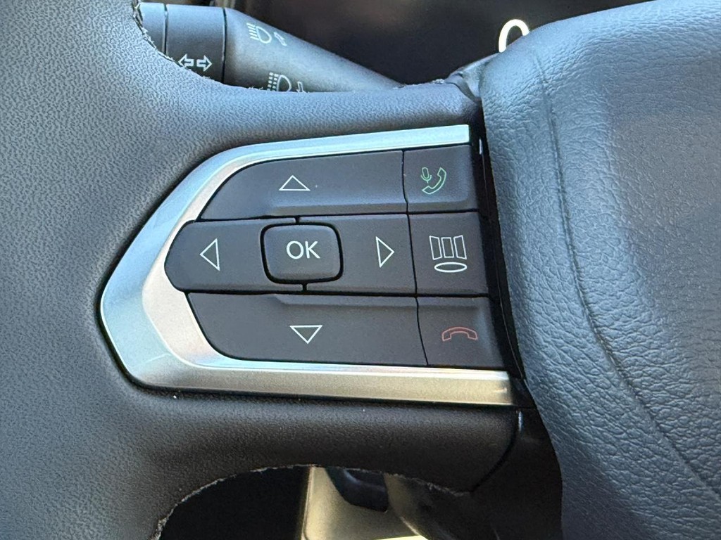 Jeep Compass Vehicle Full-screen Gallery Image 10