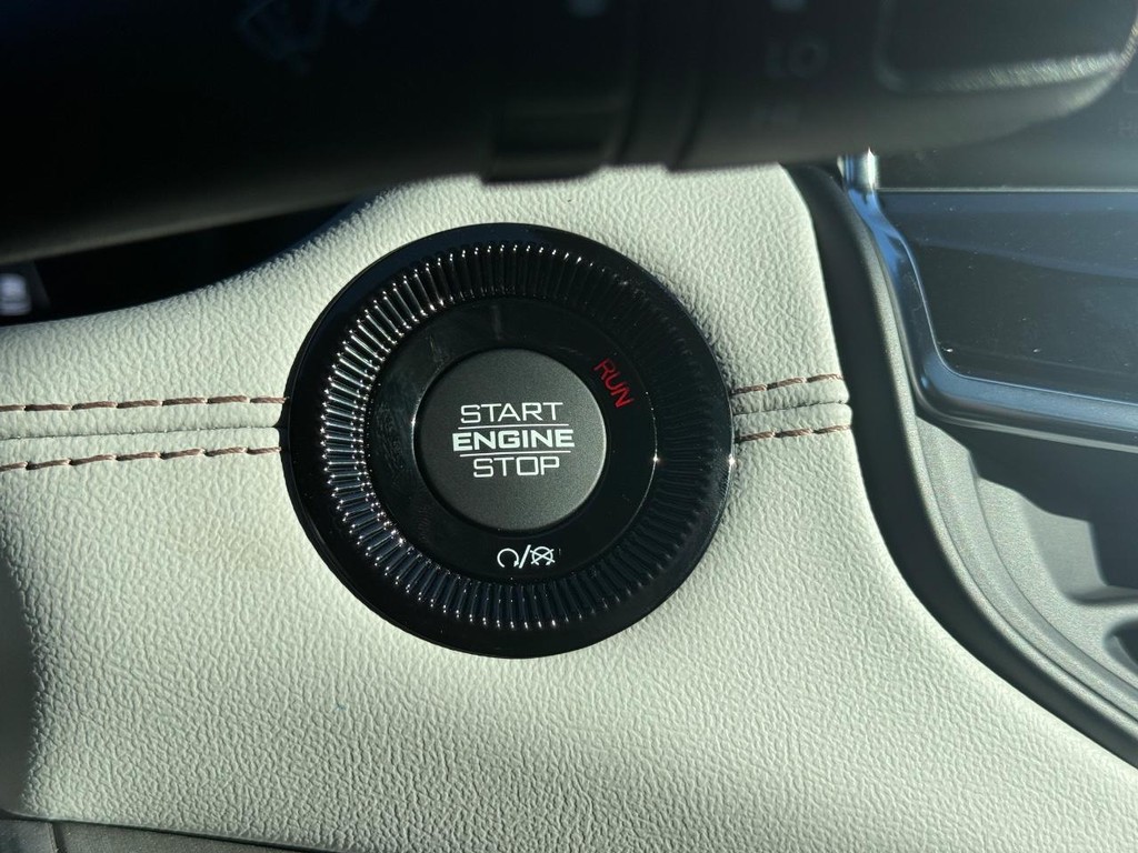 Jeep Compass Vehicle Full-screen Gallery Image 12