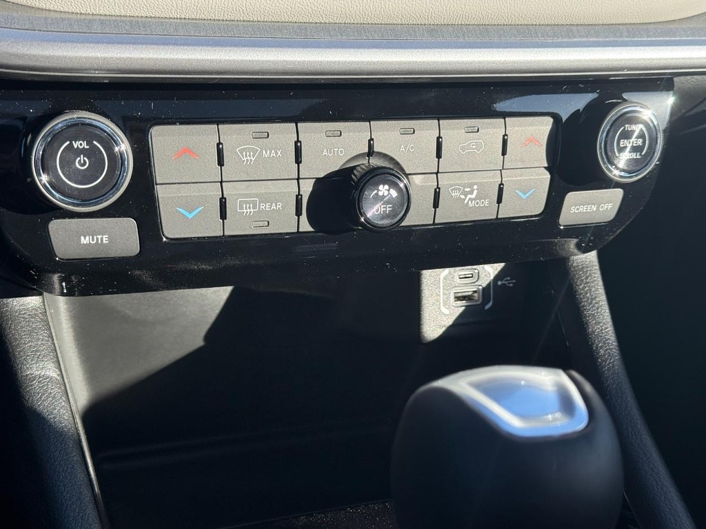 Jeep Compass Vehicle Full-screen Gallery Image 15