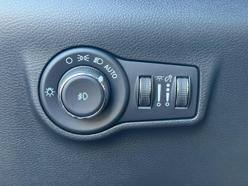 Jeep Compass Vehicle Full-screen Gallery Image 18