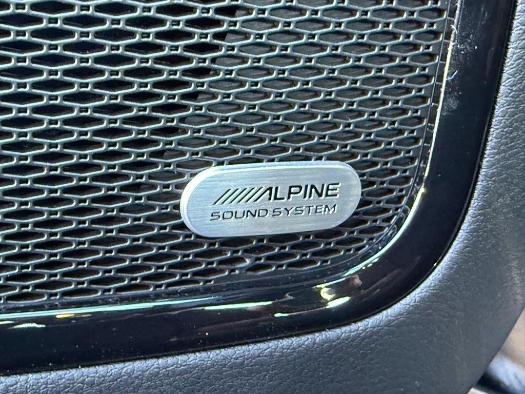 Jeep Compass Vehicle Full-screen Gallery Image 19