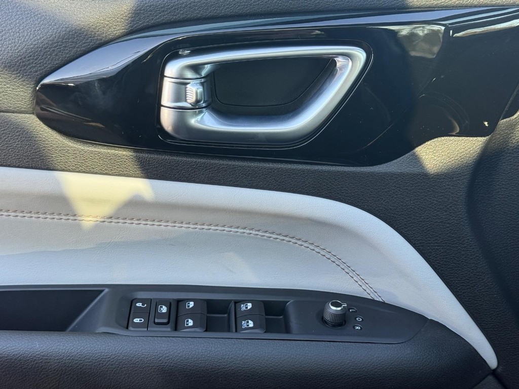 Jeep Compass Vehicle Full-screen Gallery Image 20