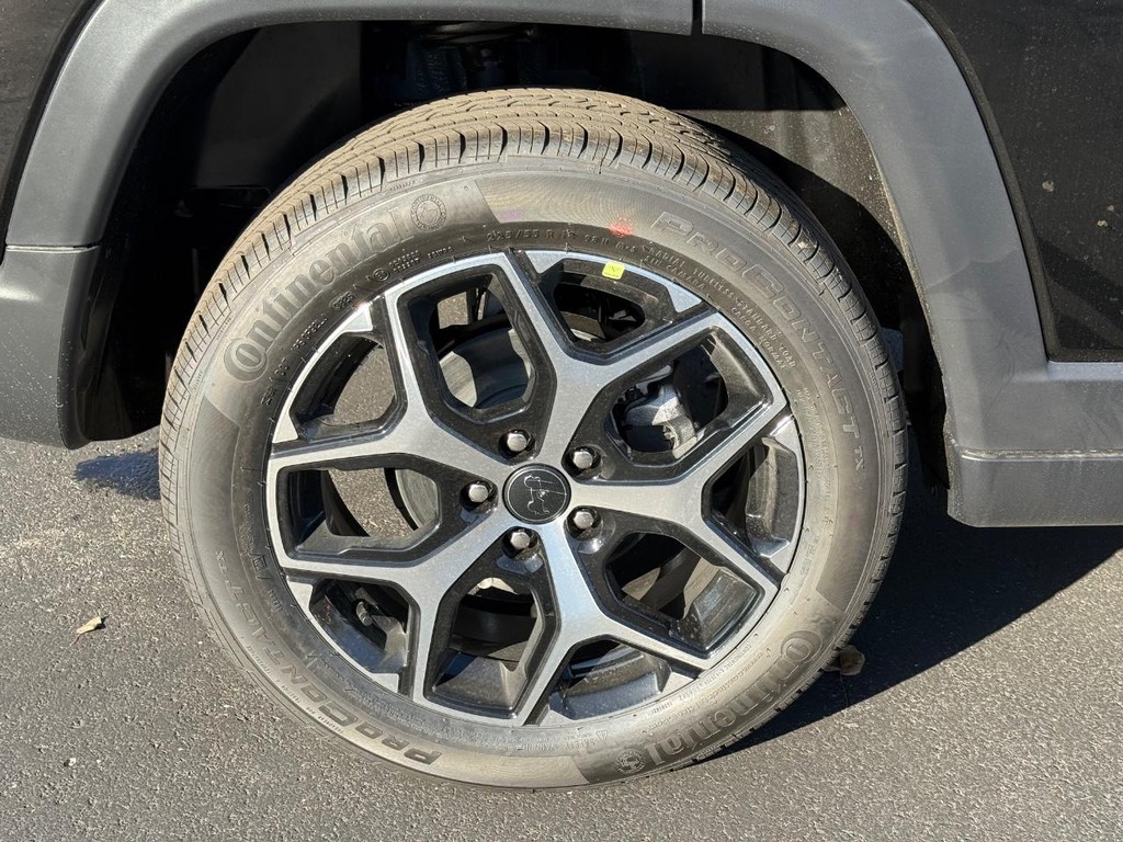Jeep Compass Vehicle Full-screen Gallery Image 05