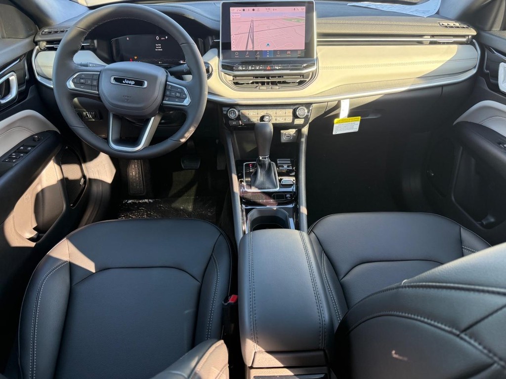 Jeep Compass Vehicle Full-screen Gallery Image 08