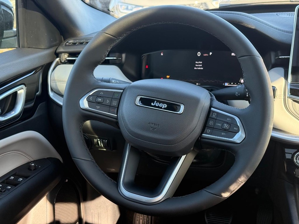 Jeep Compass Vehicle Full-screen Gallery Image 09