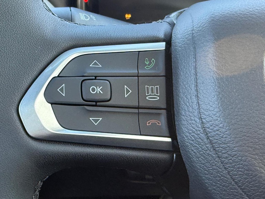 Jeep Compass Vehicle Full-screen Gallery Image 10