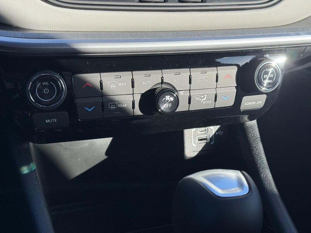 Jeep Compass Vehicle Full-screen Gallery Image 15