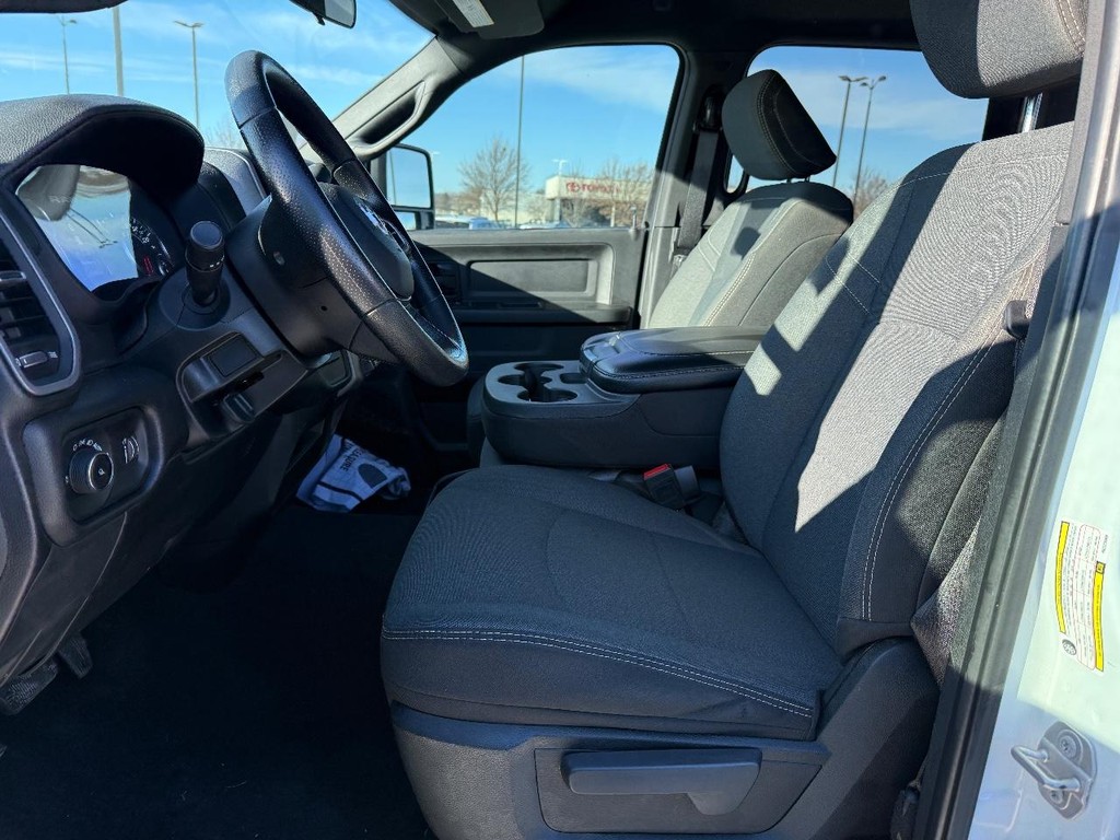 Ram 2500 Vehicle Full-screen Gallery Image 10