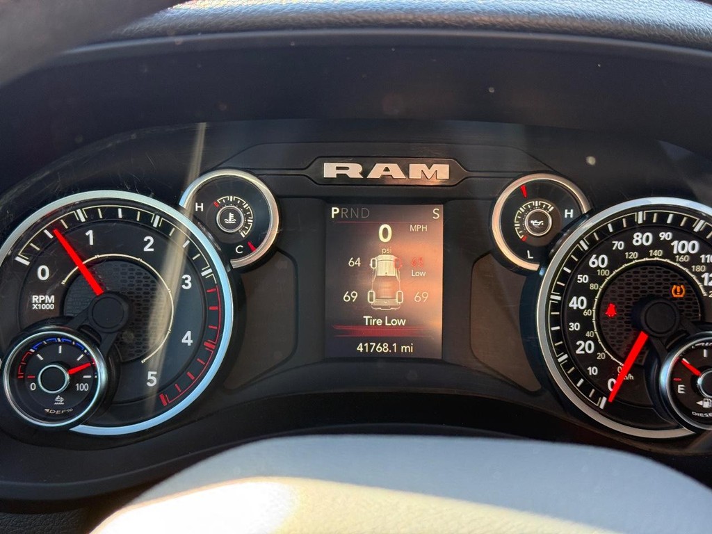 Ram 2500 Vehicle Full-screen Gallery Image 14