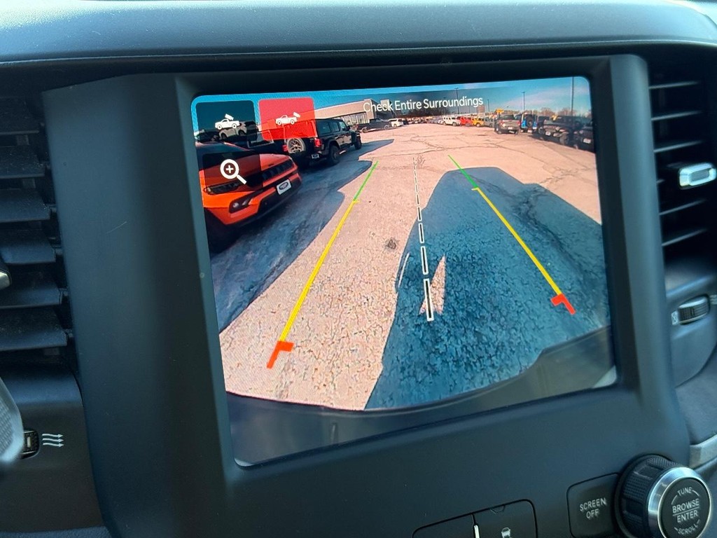 Ram 2500 Vehicle Full-screen Gallery Image 16