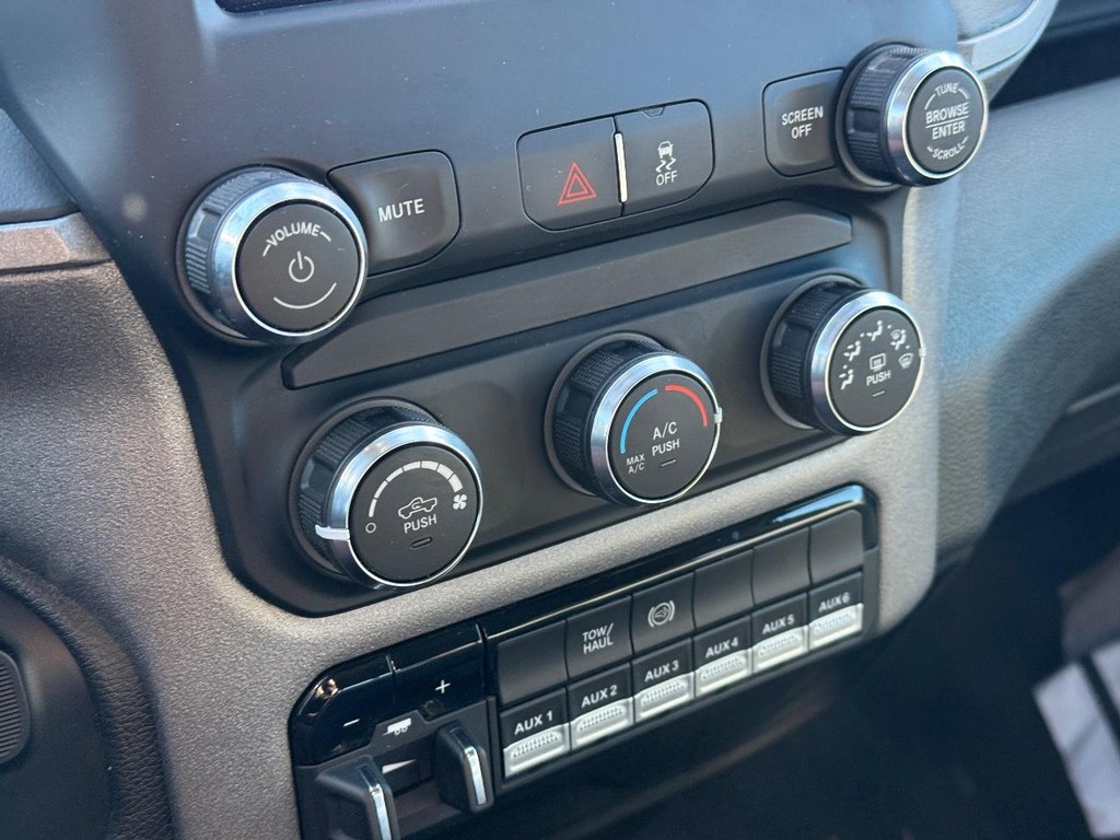 Ram 2500 Vehicle Full-screen Gallery Image 19