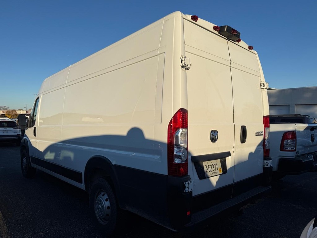 Ram ProMaster Cargo Van Vehicle Full-screen Gallery Image 03