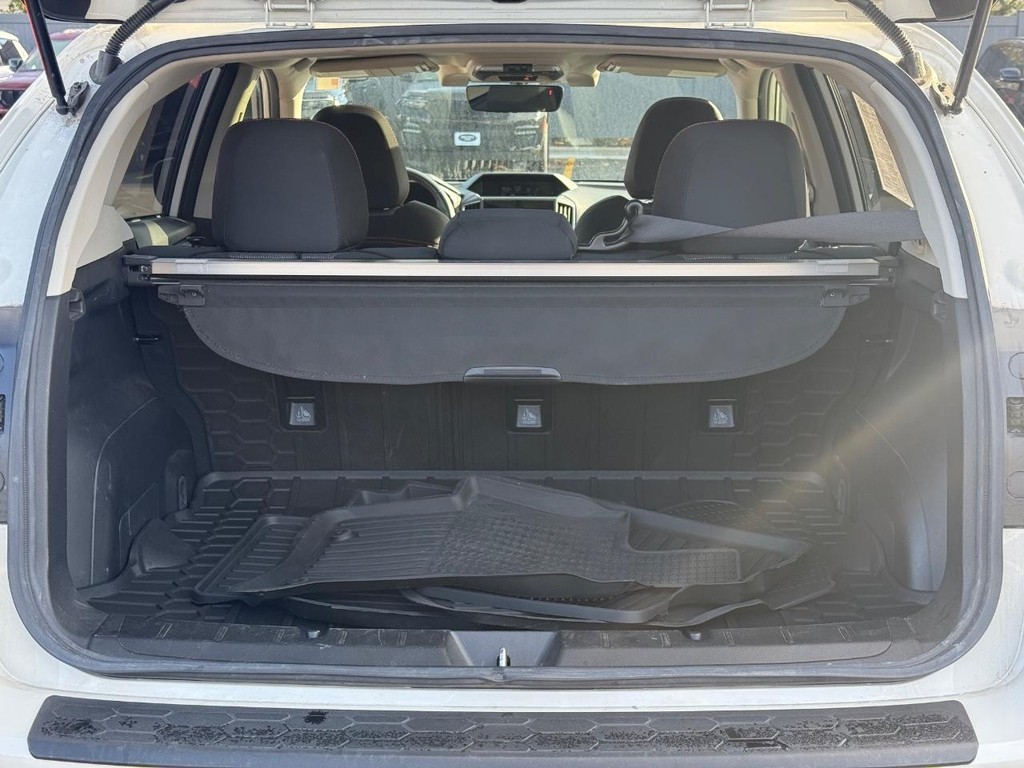 Subaru Crosstrek Vehicle Full-screen Gallery Image 07