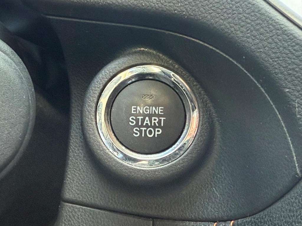 Subaru Crosstrek Vehicle Full-screen Gallery Image 17