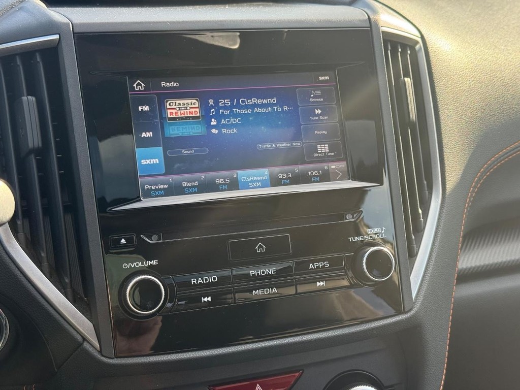 Subaru Crosstrek Vehicle Full-screen Gallery Image 18