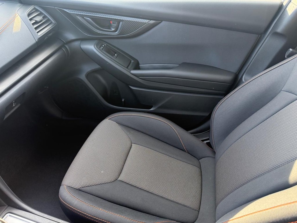 Subaru Crosstrek Vehicle Full-screen Gallery Image 24