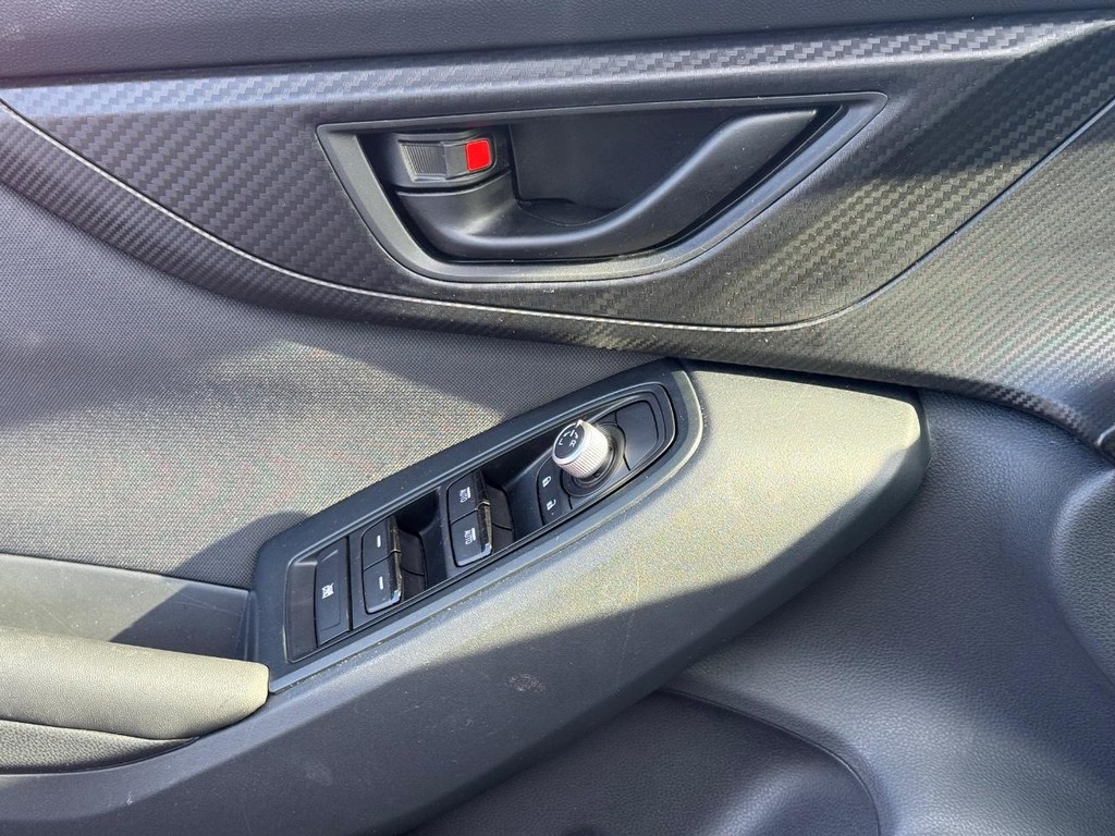 Subaru Crosstrek Vehicle Full-screen Gallery Image 27