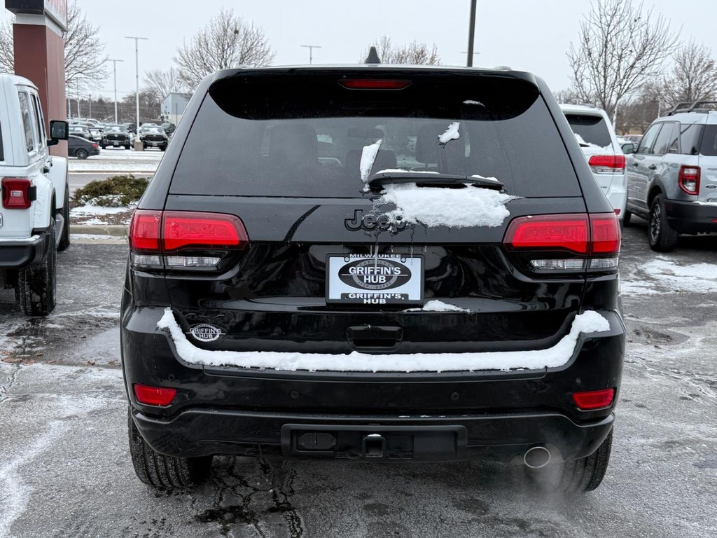 Jeep Grand Cherokee Vehicle Full-screen Gallery Image 04