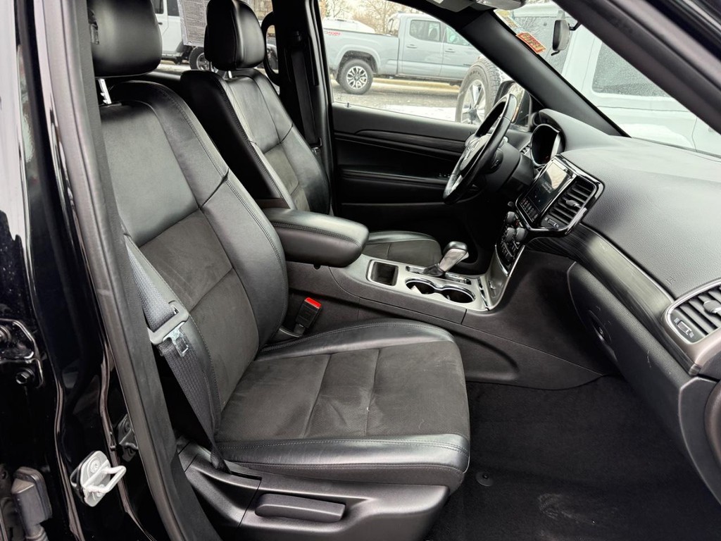 Jeep Grand Cherokee Vehicle Full-screen Gallery Image 06