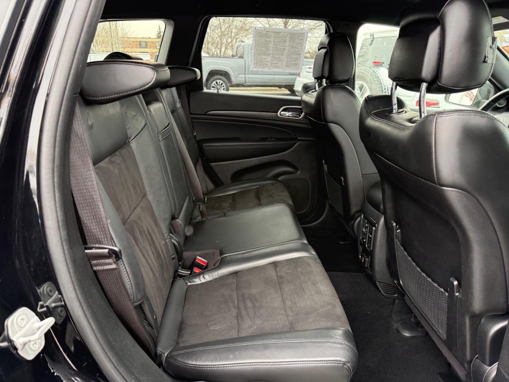 Jeep Grand Cherokee Vehicle Full-screen Gallery Image 07