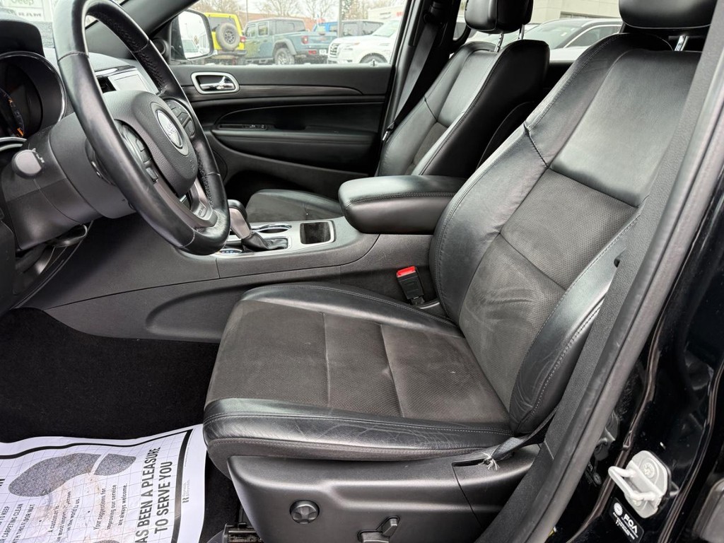 Jeep Grand Cherokee Vehicle Full-screen Gallery Image 12