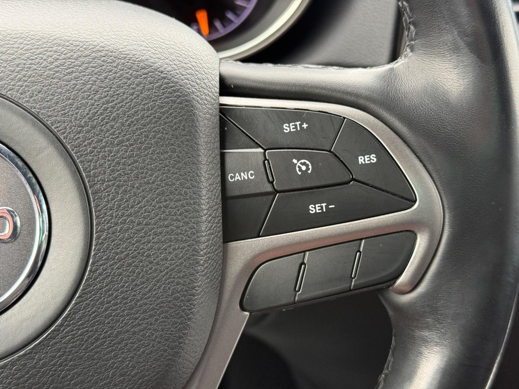 Jeep Grand Cherokee Vehicle Full-screen Gallery Image 15