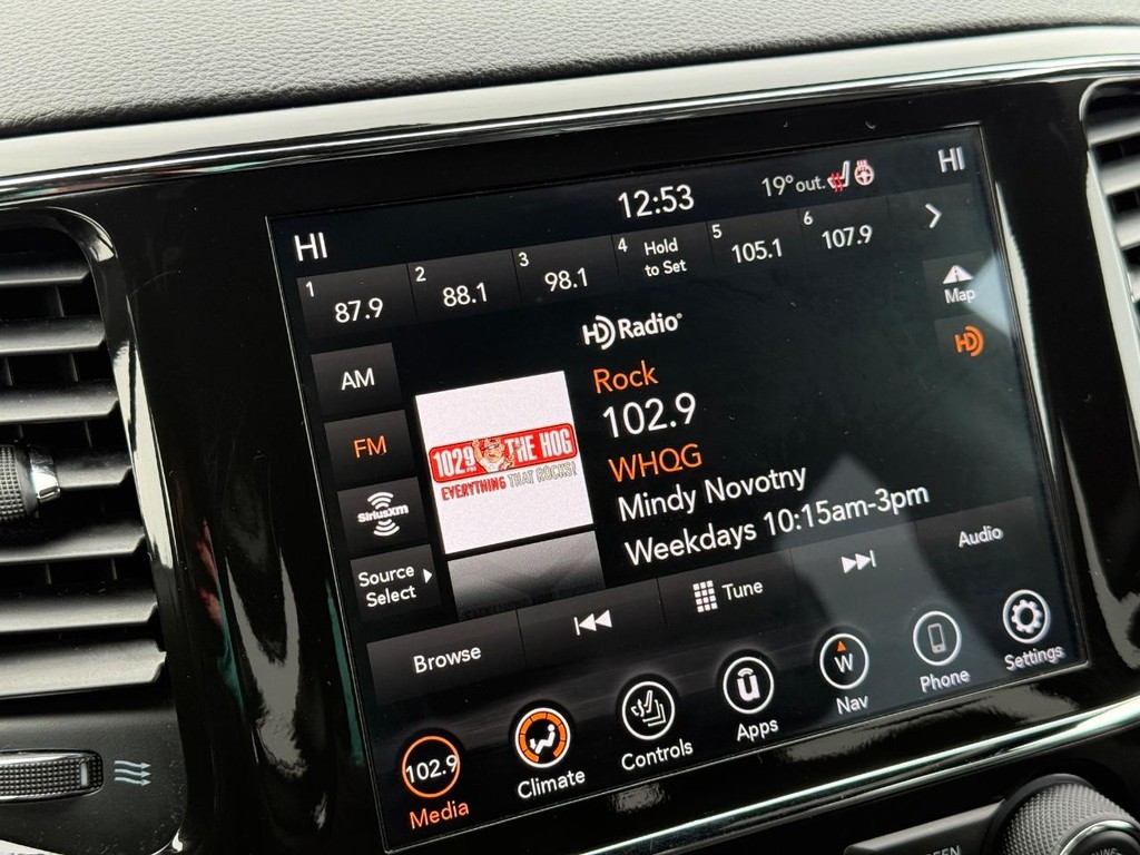 Jeep Grand Cherokee Vehicle Full-screen Gallery Image 17