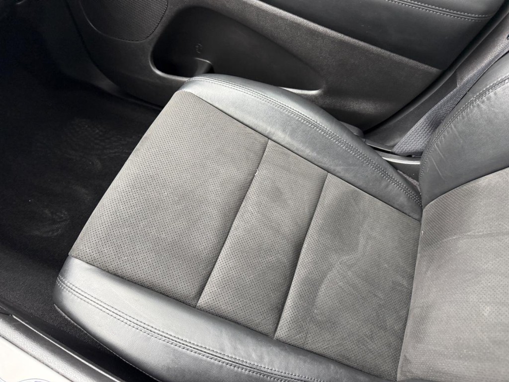 Jeep Grand Cherokee Vehicle Full-screen Gallery Image 20